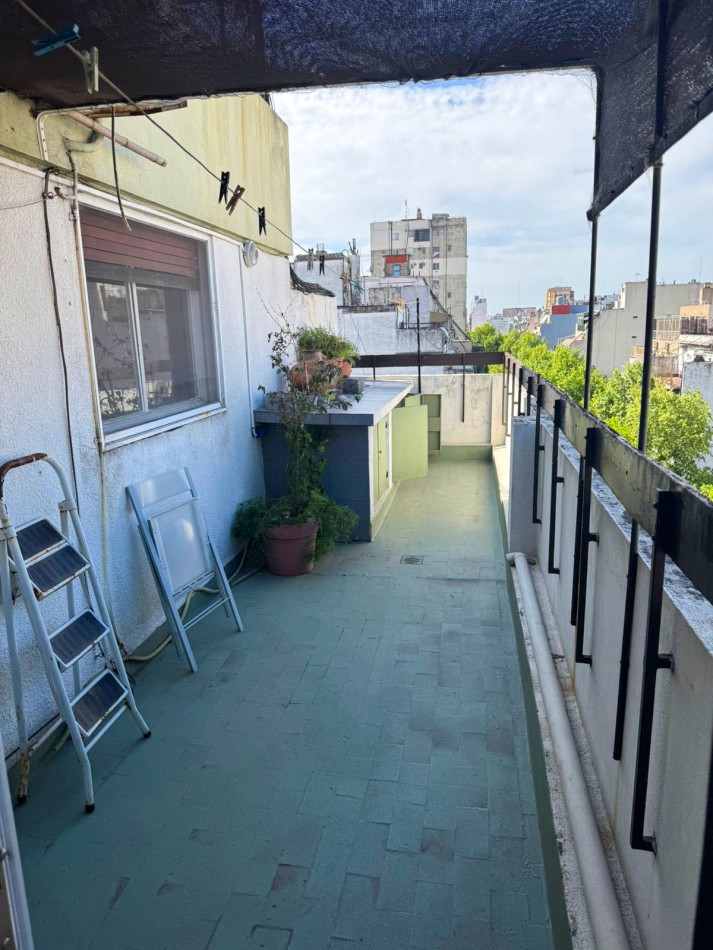 Amplio departamento con terraza propia en Almagro