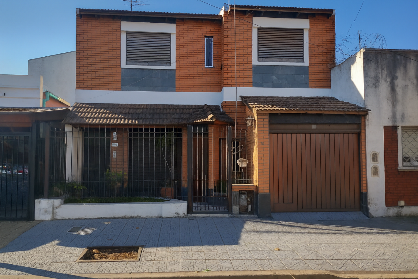 CASA 5 AMBIENTES EN DOS PLANTAS - SAN ANDRES