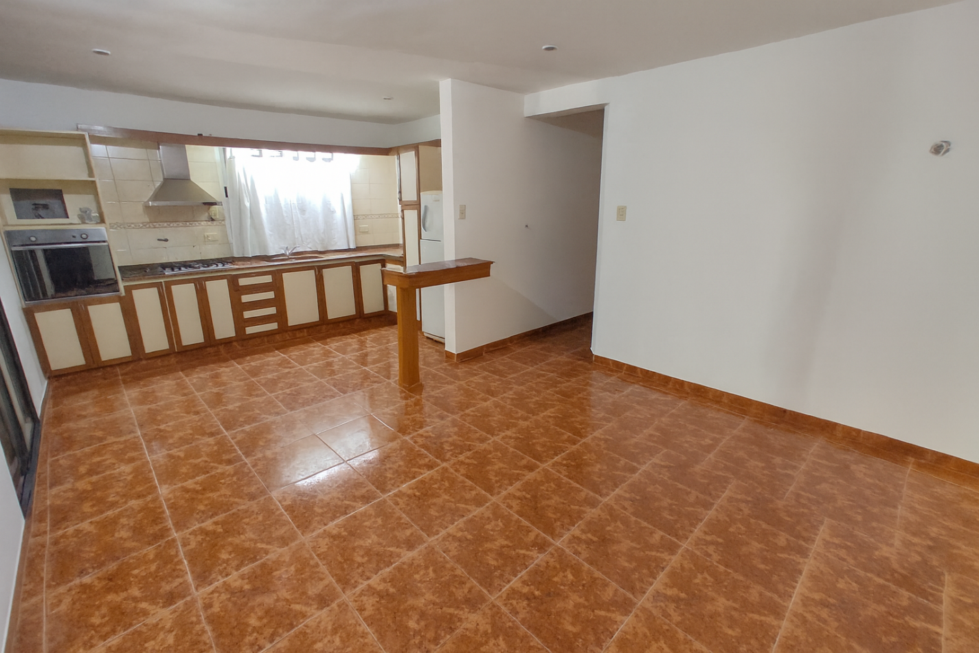 CASA 5 AMBIENTES EN DOS PLANTAS - SAN ANDRES