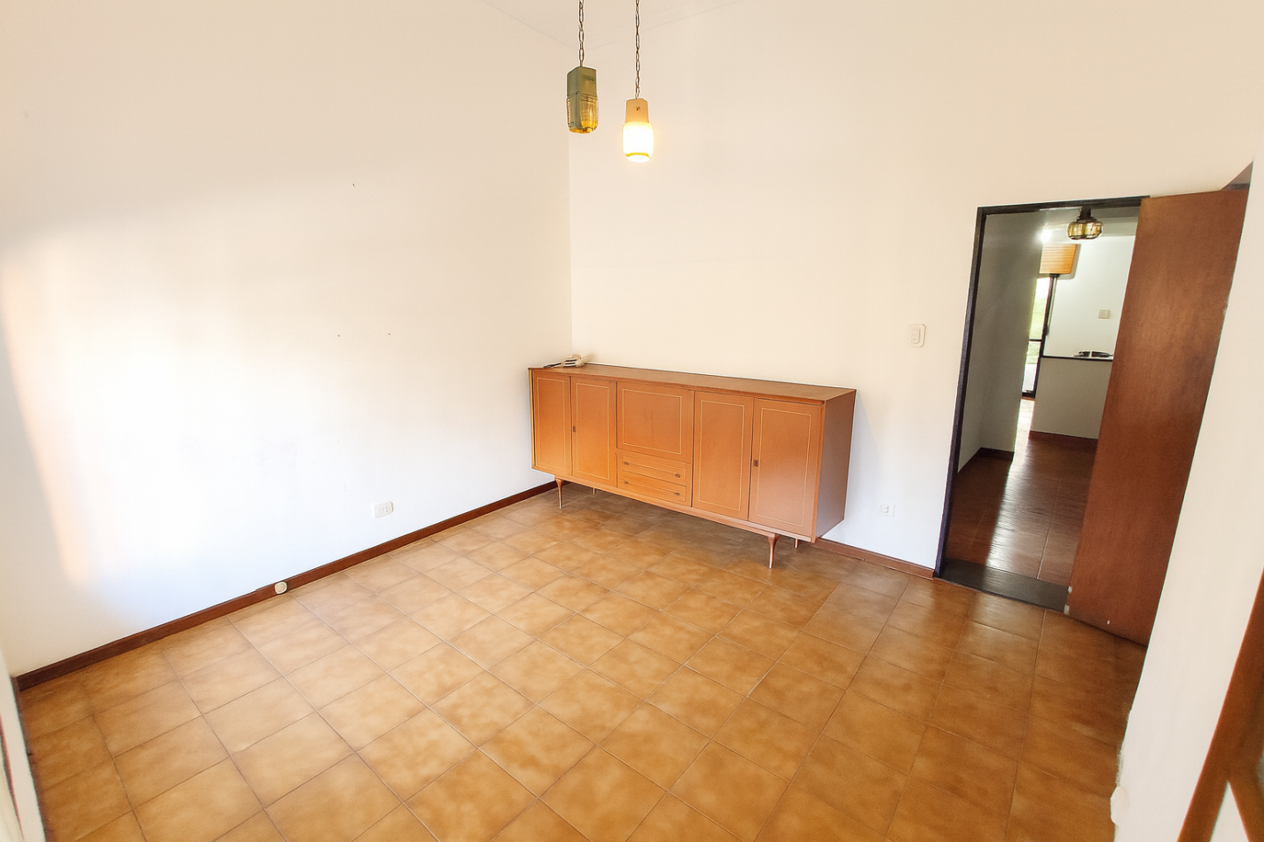CASA 5 AMBIENTES EN DOS PLANTAS - SAN ANDRES