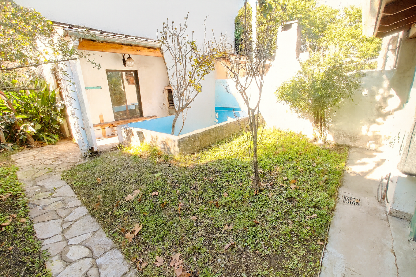 CASA 5 AMBIENTES EN DOS PLANTAS - SAN ANDRES