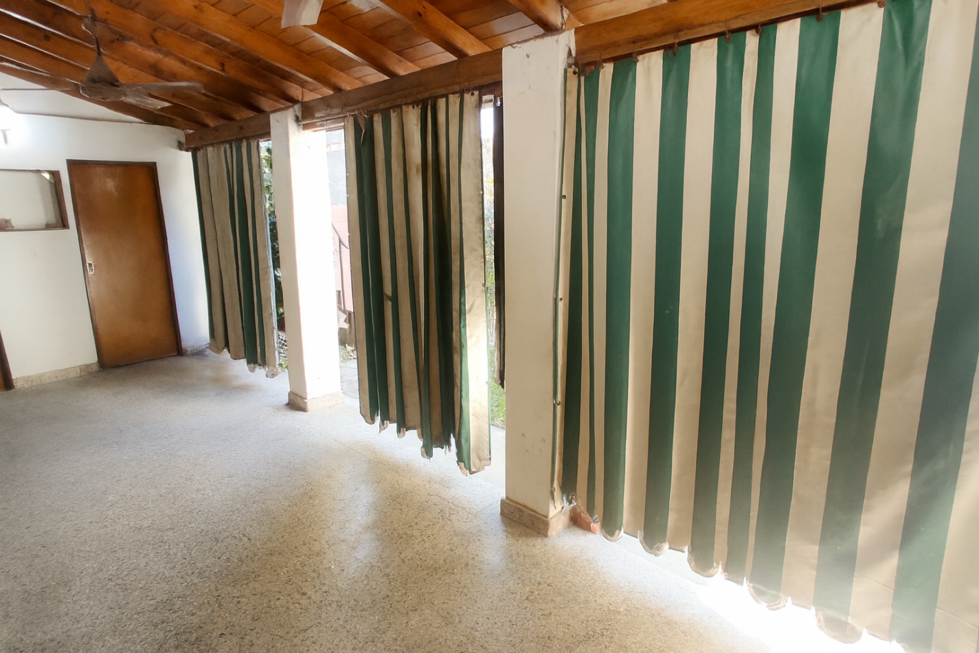 CASA 5 AMBIENTES EN DOS PLANTAS - SAN ANDRES