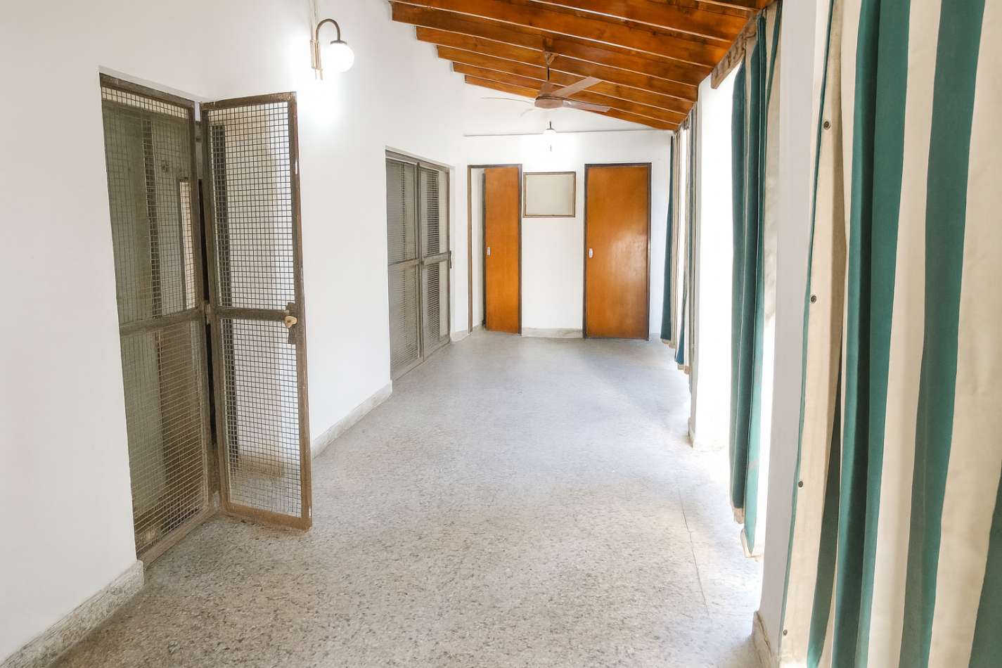 CASA 5 AMBIENTES EN DOS PLANTAS - SAN ANDRES