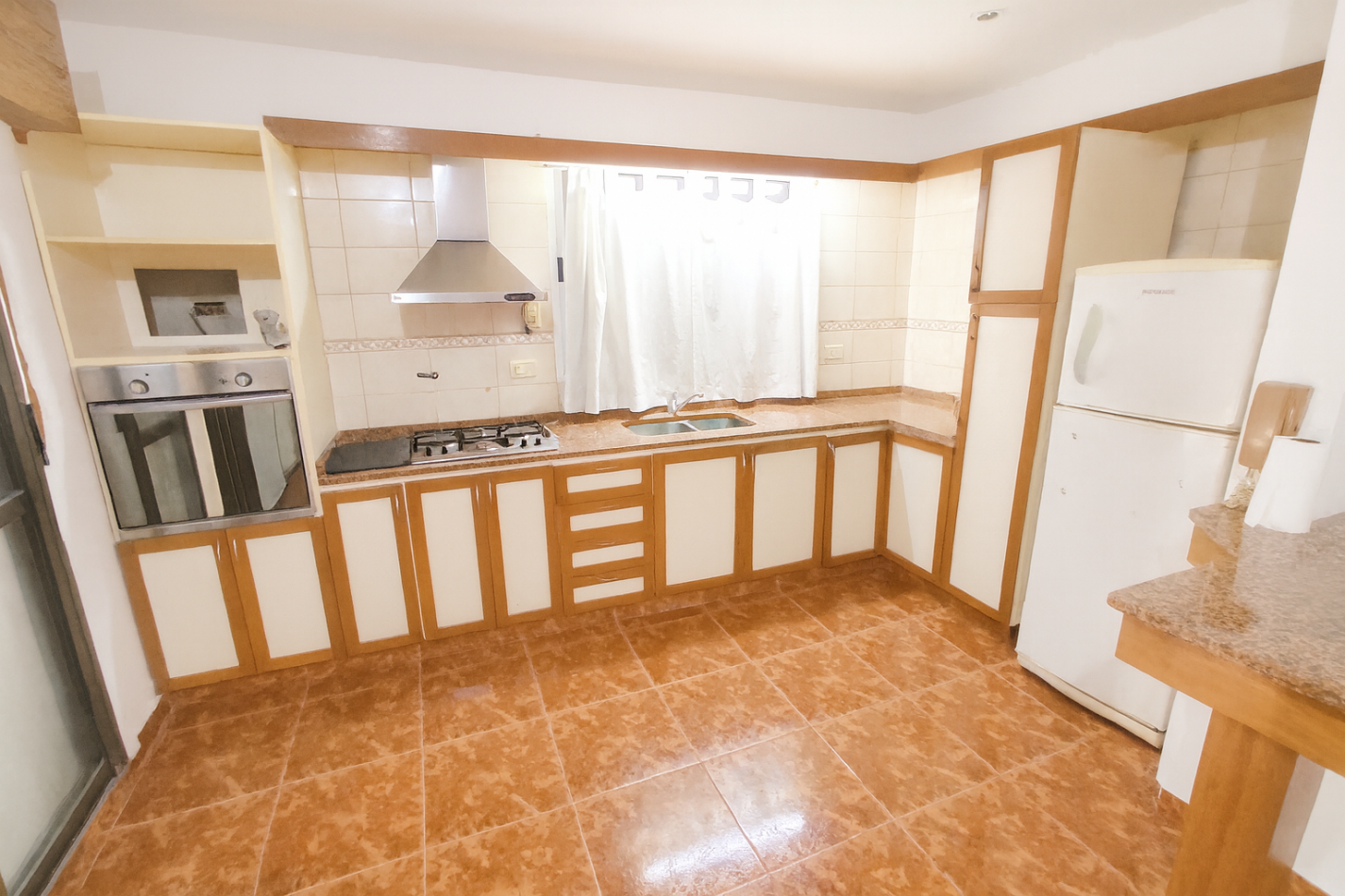 CASA 5 AMBIENTES EN DOS PLANTAS - SAN ANDRES