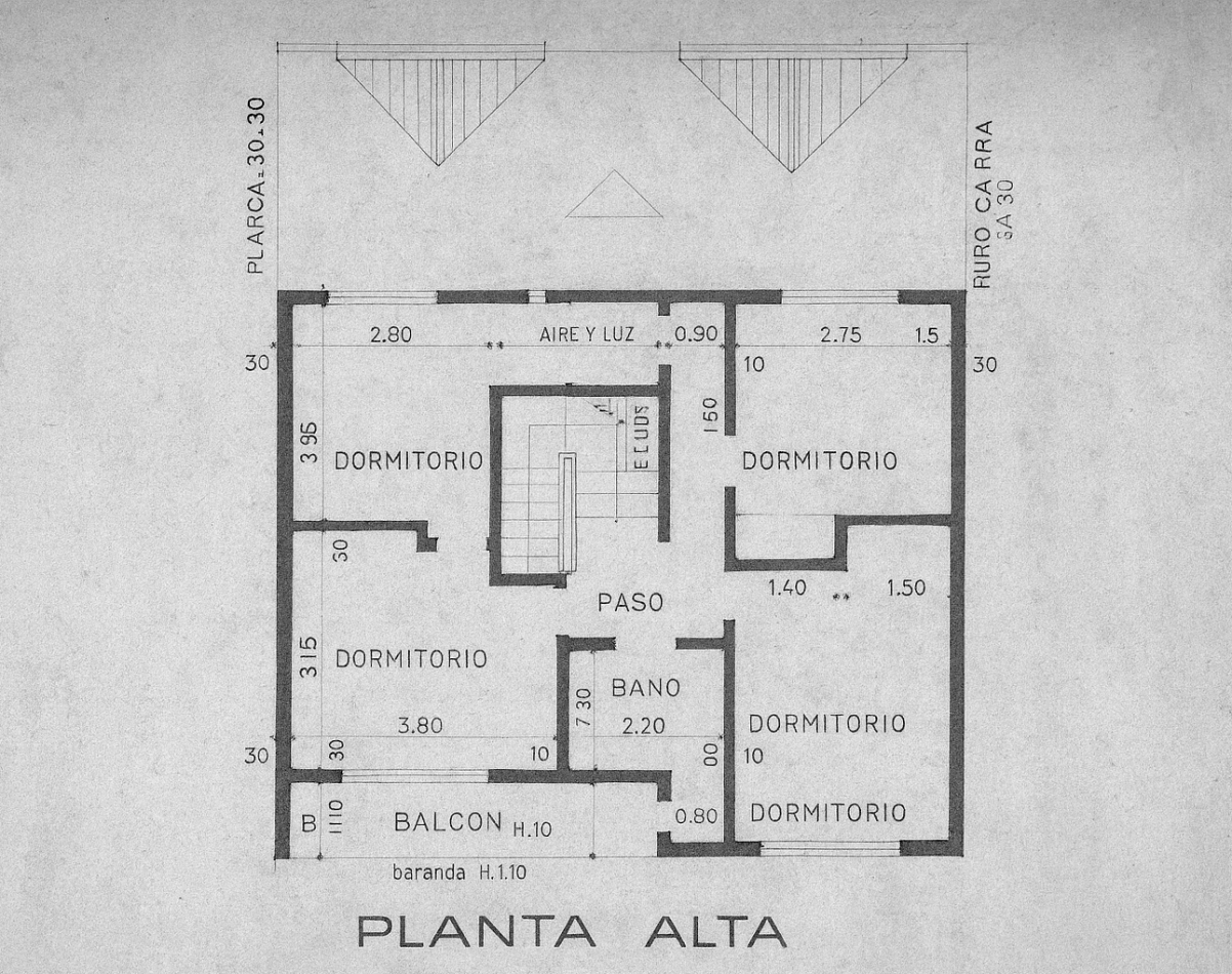 Casa de 5 Ambientes en Dos Plantas con Parque y Quincho en Villa  Ballester