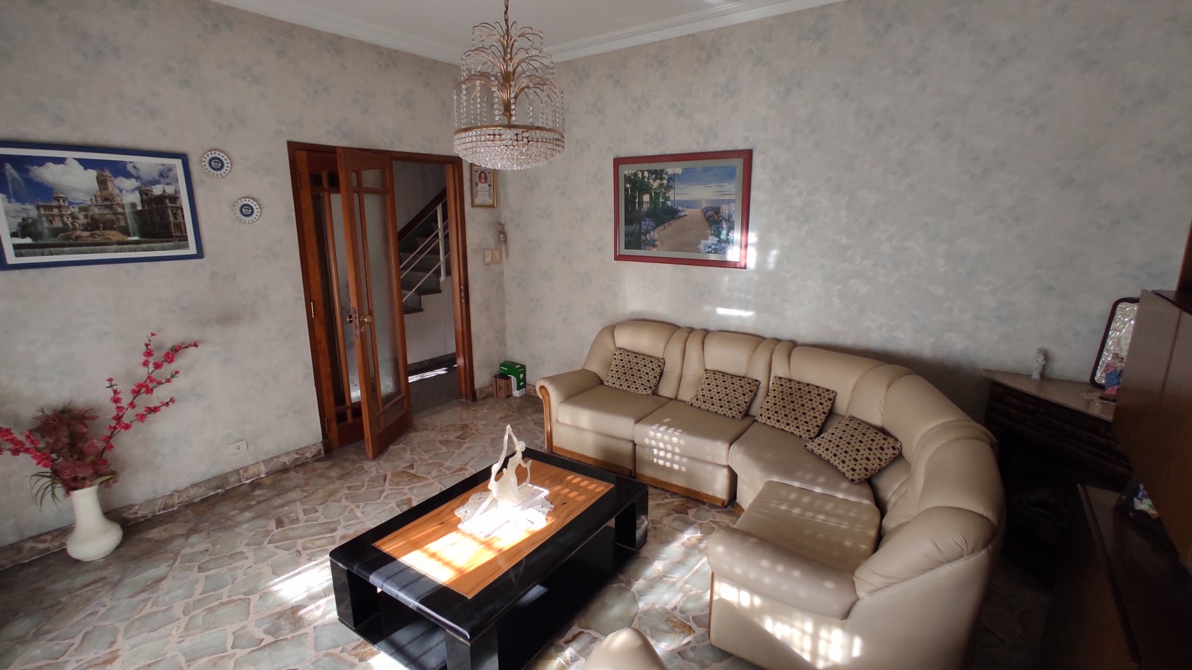 Casa de 5 Ambientes en Dos Plantas con Parque y Quincho en Villa  Ballester