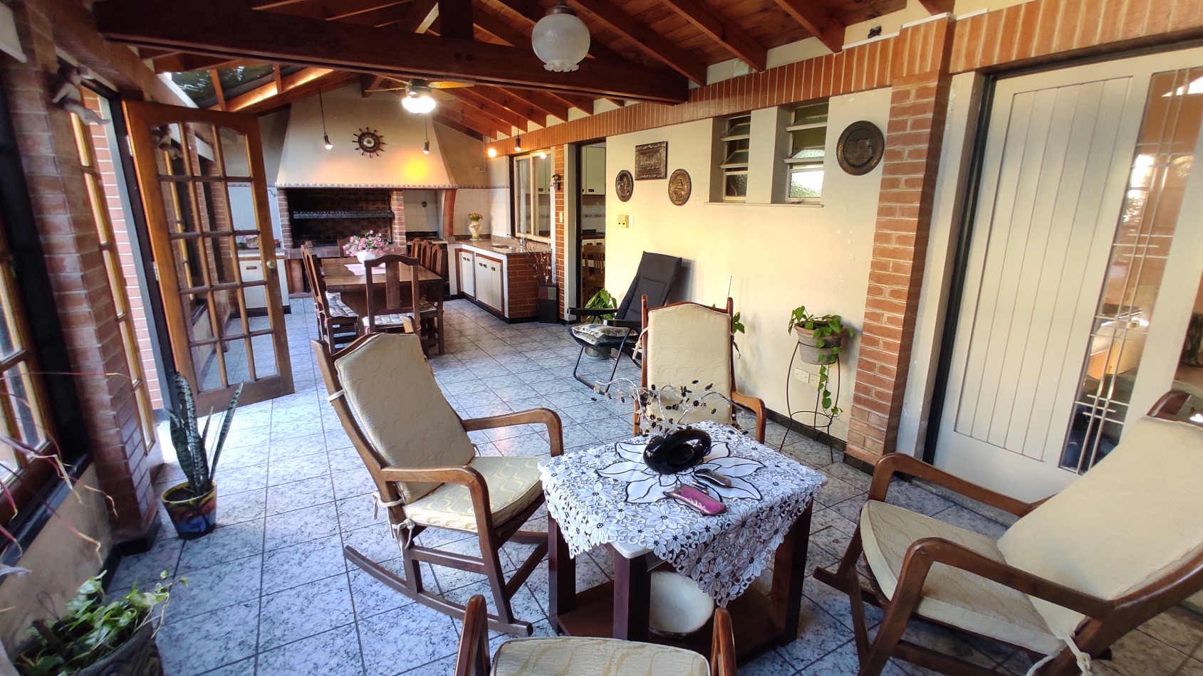 Casa de 5 Ambientes en Dos Plantas con Parque y Quincho en Villa  Ballester
