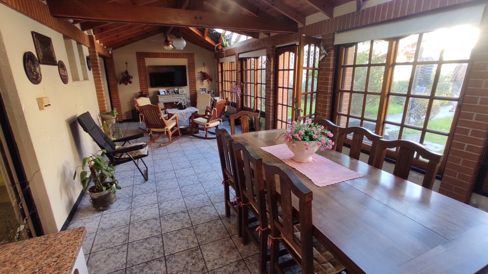 Casa de 5 Ambientes en Dos Plantas con Parque y Quincho en Villa  Ballester
