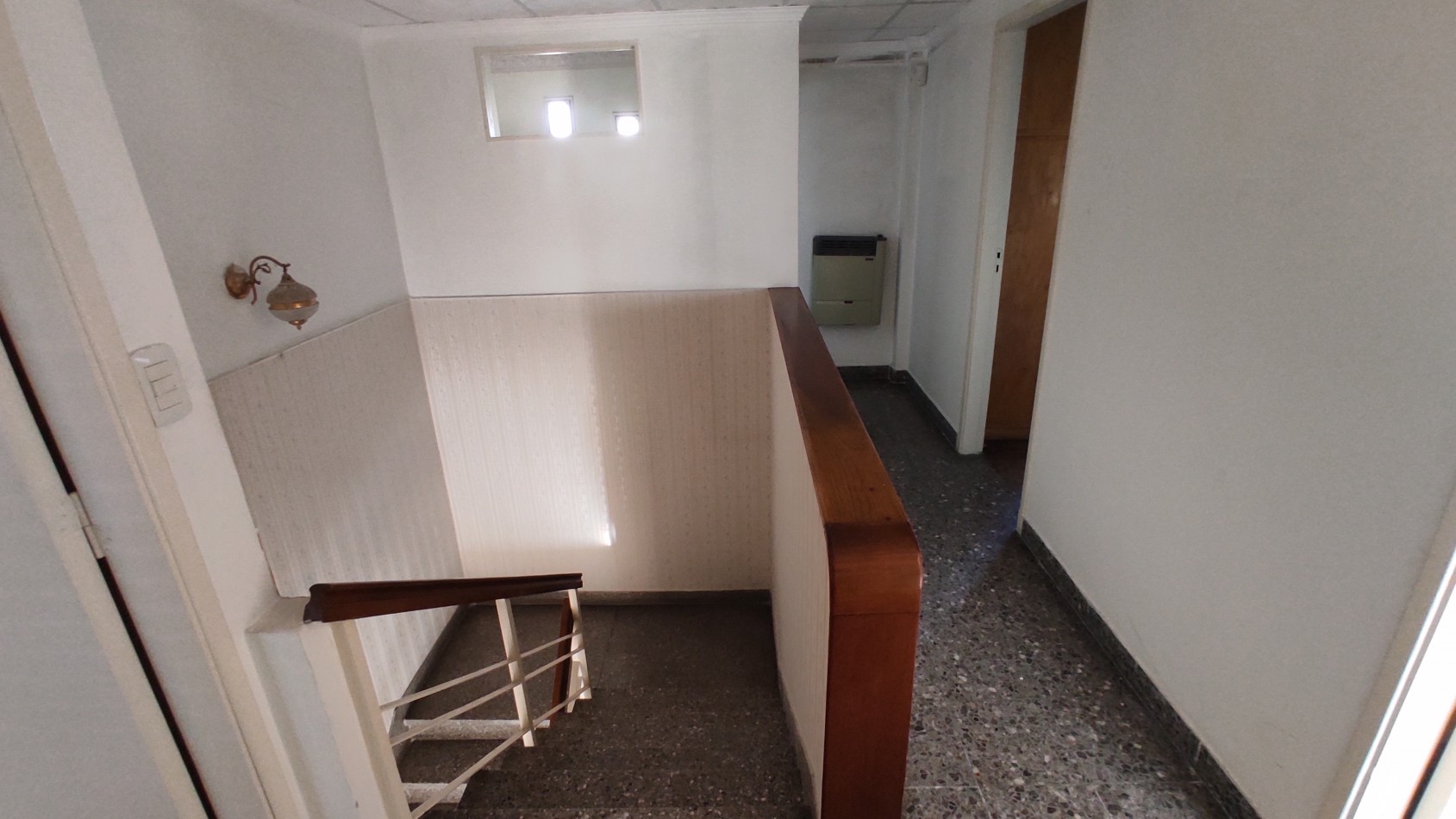 Casa de 5 Ambientes en Dos Plantas con Parque y Quincho en Villa  Ballester