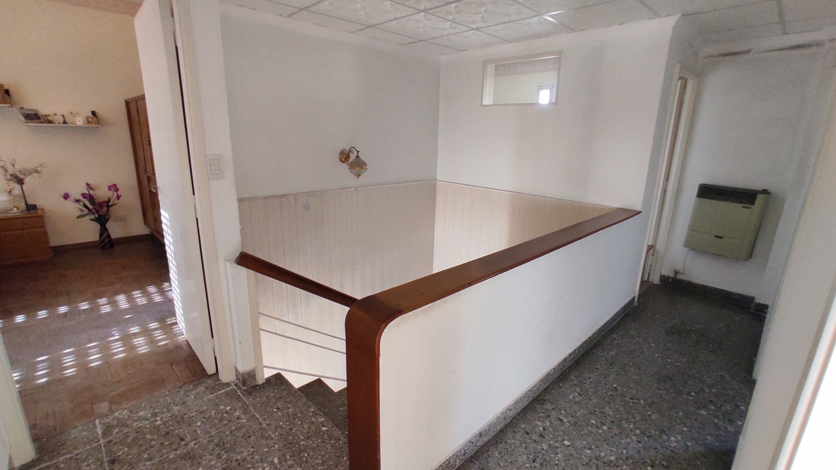 Casa de 5 Ambientes en Dos Plantas con Parque y Quincho en Villa  Ballester