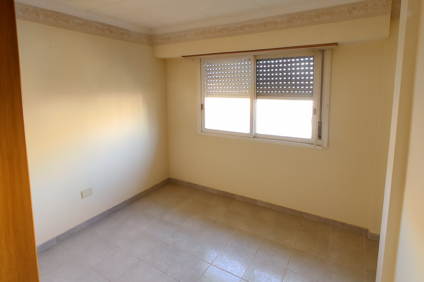 Casa de 5 Ambientes en Dos Plantas con Parque y Quincho en Villa  Ballester