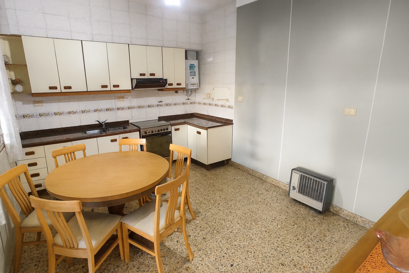 Casa de 5 Ambientes en Dos Plantas con Parque y Quincho en Villa  Ballester