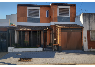CASA 5 AMBIENTES EN DOS PLANTAS - SAN ANDRES